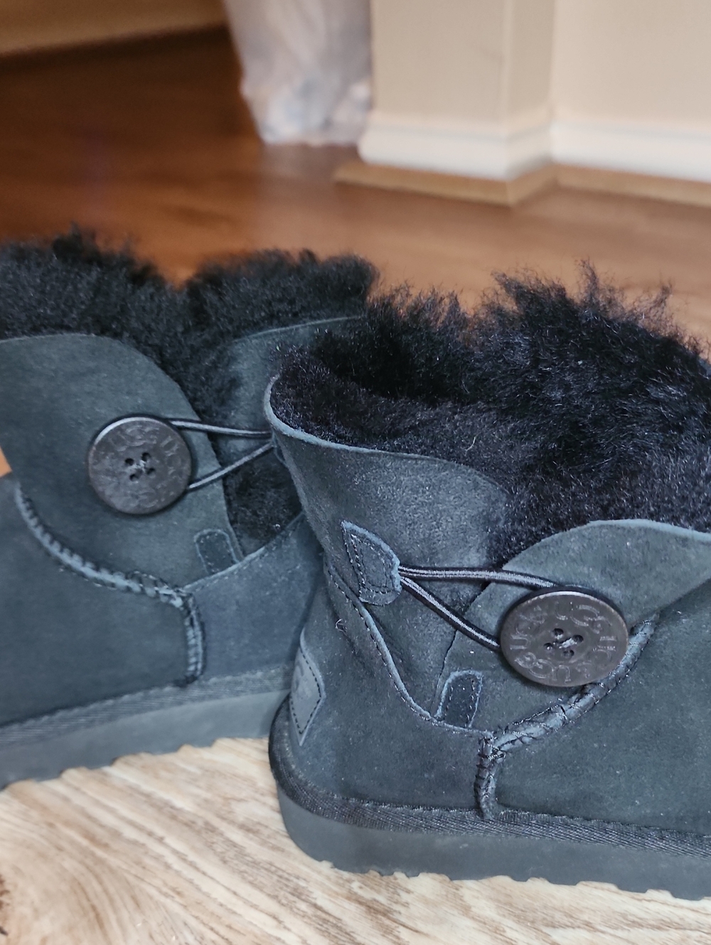 Ugg Black Mini Baily Button Bling Suede Sheepskin Womens Ankle Boots - Picture 5 of 12